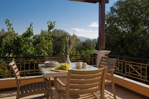 Family Studio | Terrace/patio - Villa Vita Holidays Apartments, Studios and Maisonettes (Lefkada)