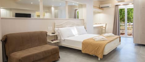 Egyptian cotton sheets, premium bedding, in-room safe, soundproofing