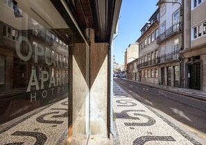 Check-in/check-out kiosk - Oporto Maison Entreparedes (Porto)