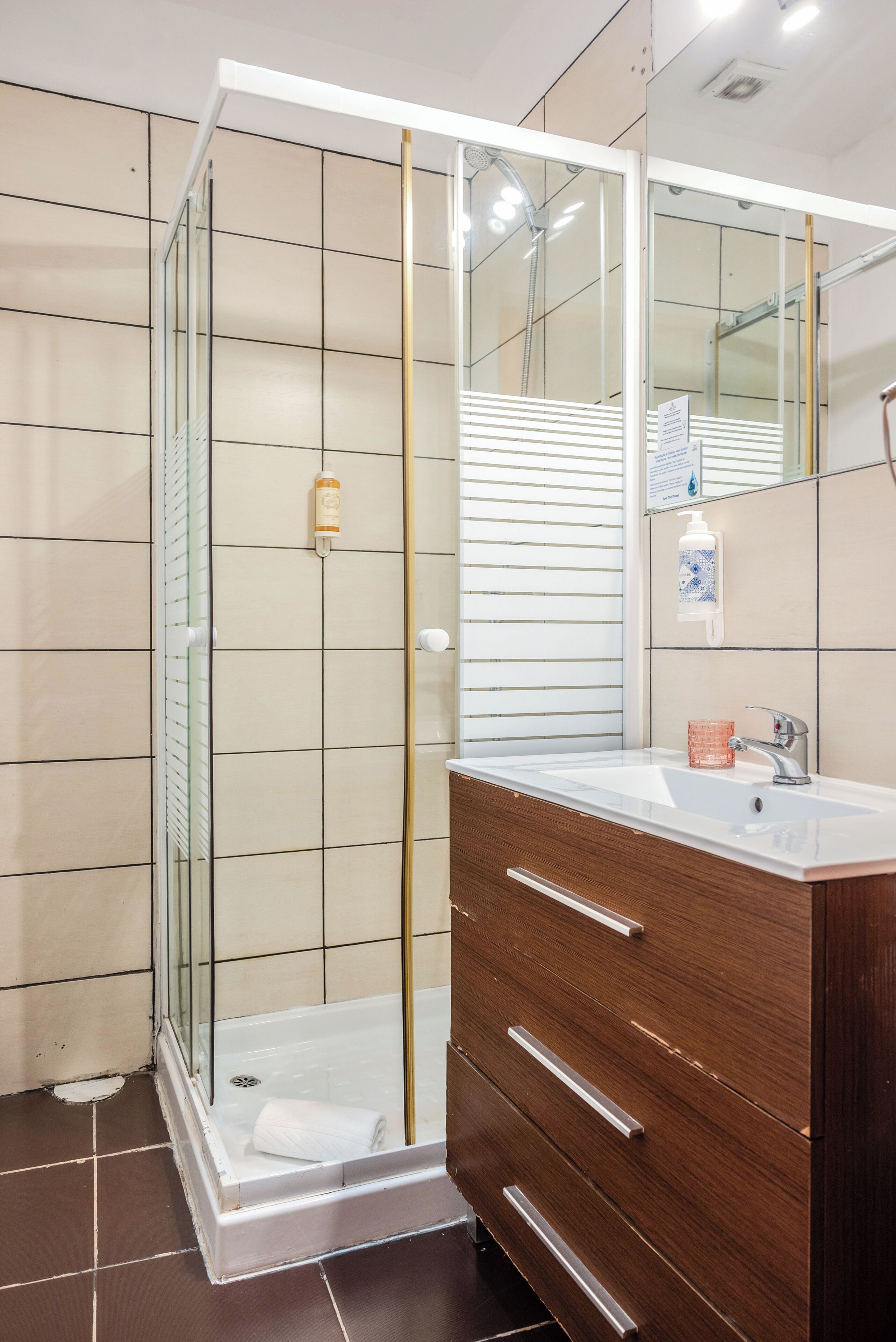 Superior Studio Suite | Bathroom | Shower, towels