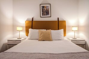 Superior Studio Suite | Premium bedding, down duvets, memory-foam beds, individually decorated - Oporto Maison Entreparedes (Porto)