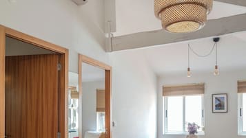 Apartemen Deluks (6 People) | Area keluarga | Televisi 22-inci dengan saluran TV satelit