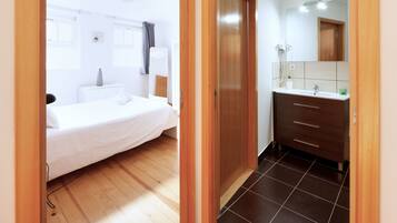 Apartment (4 People) | Premium bedding, down comforters, memory foam beds