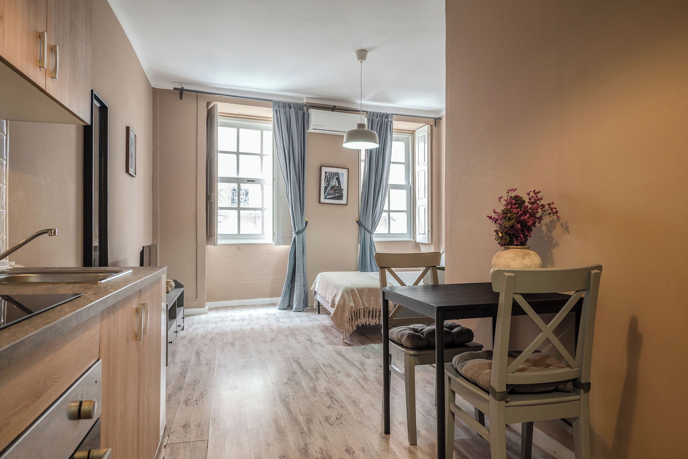 Studio Suite | Living area | 22-inch TV with satellite channels