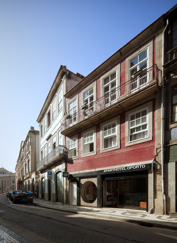 Front of property - Oporto Maison Entreparedes (Porto)