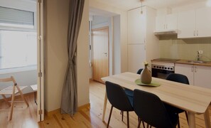 Superior Studio Suite | Private kitchen | Fridge, stovetop, coffee/tea maker, electric kettle - Oporto Maison Entreparedes (Porto)