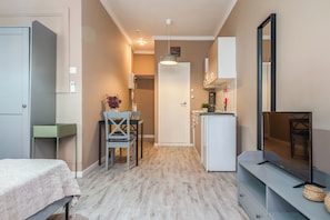 Studio Suite | Private kitchen | Fridge, stovetop, coffee/tea maker, electric kettle - Oporto Maison Entreparedes (Porto)