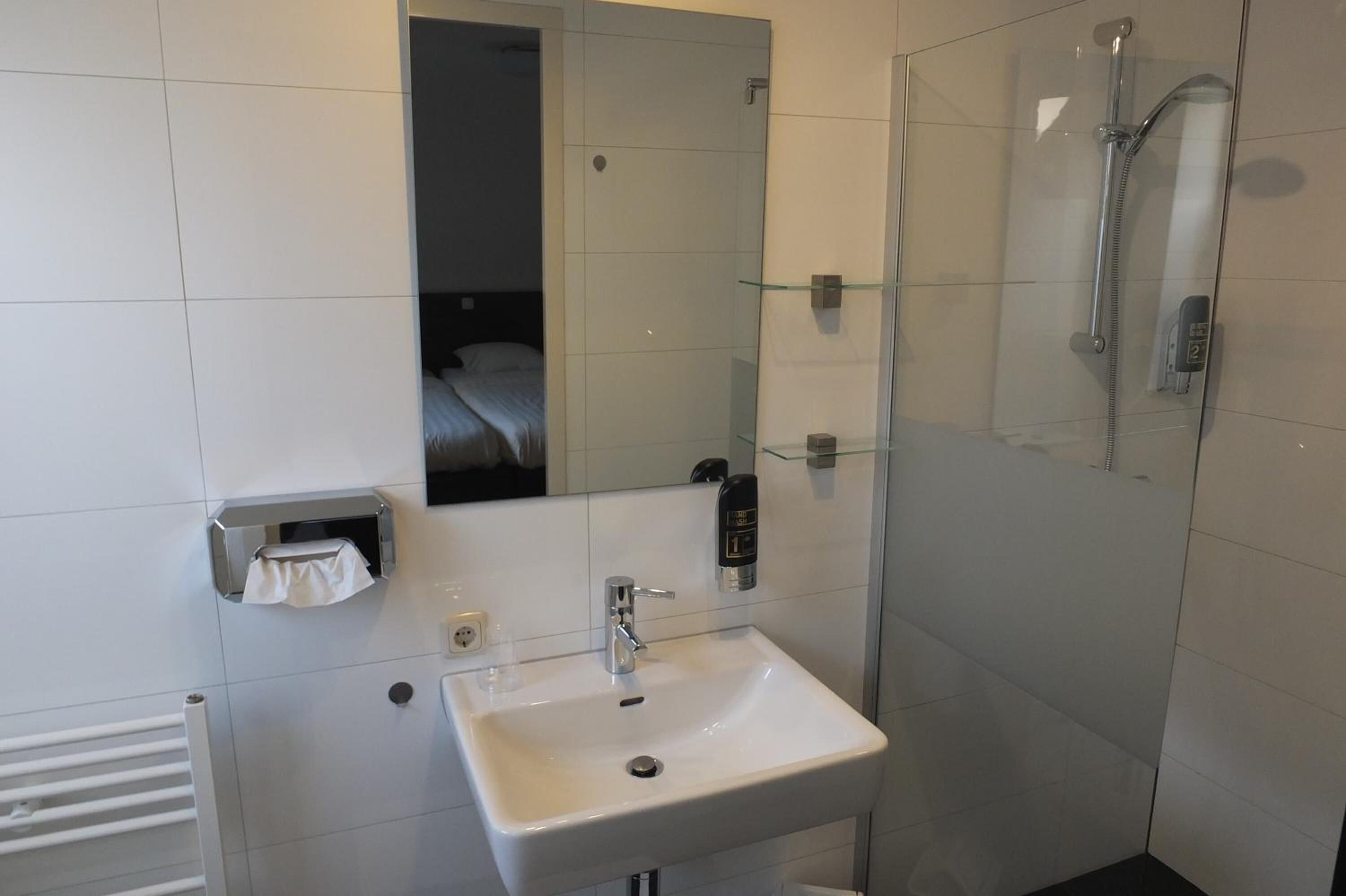 shower, free toiletries, hair dryer, towels