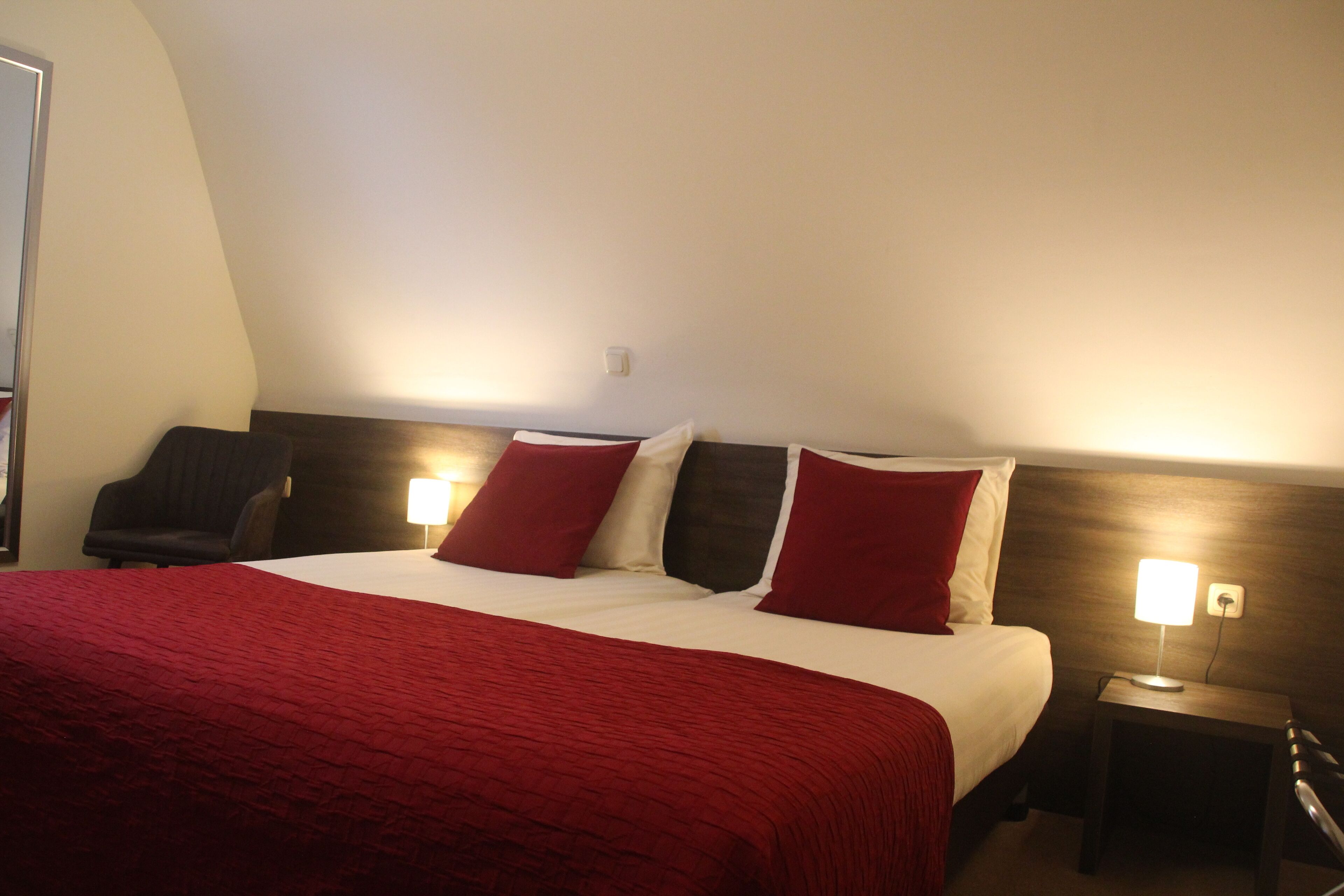 comfort room | hypo-allergenic bedding, in-room safe, desk, blackout curtains