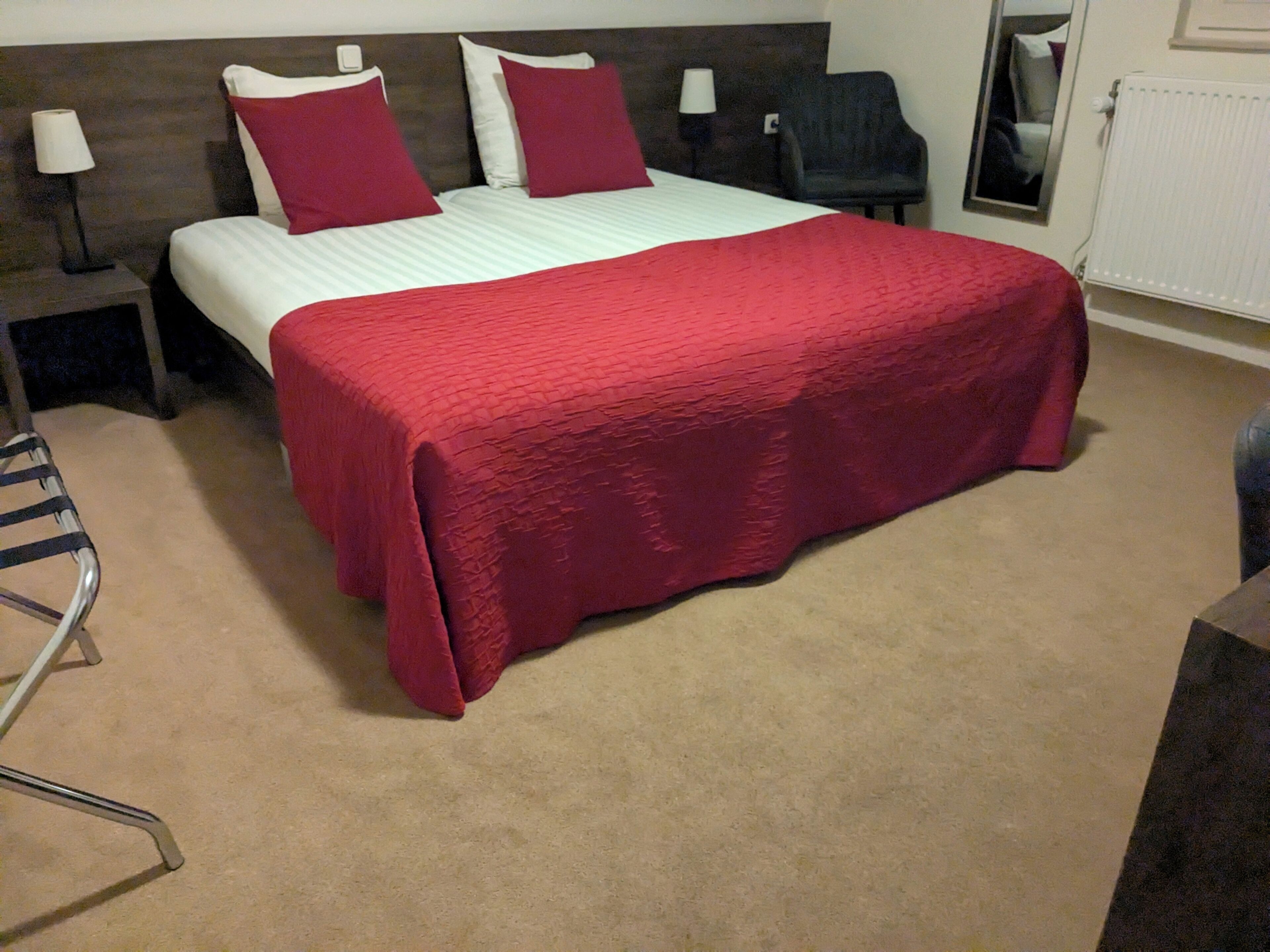 comfort room | hypo-allergenic bedding, in-room safe, desk, blackout curtains