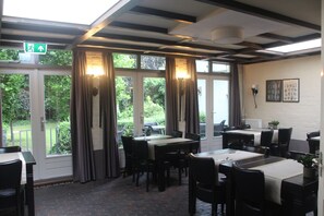 Breakfast, lunch, dinner served; garden views - Hotel Restaurant Roerdalen (Posterholt)