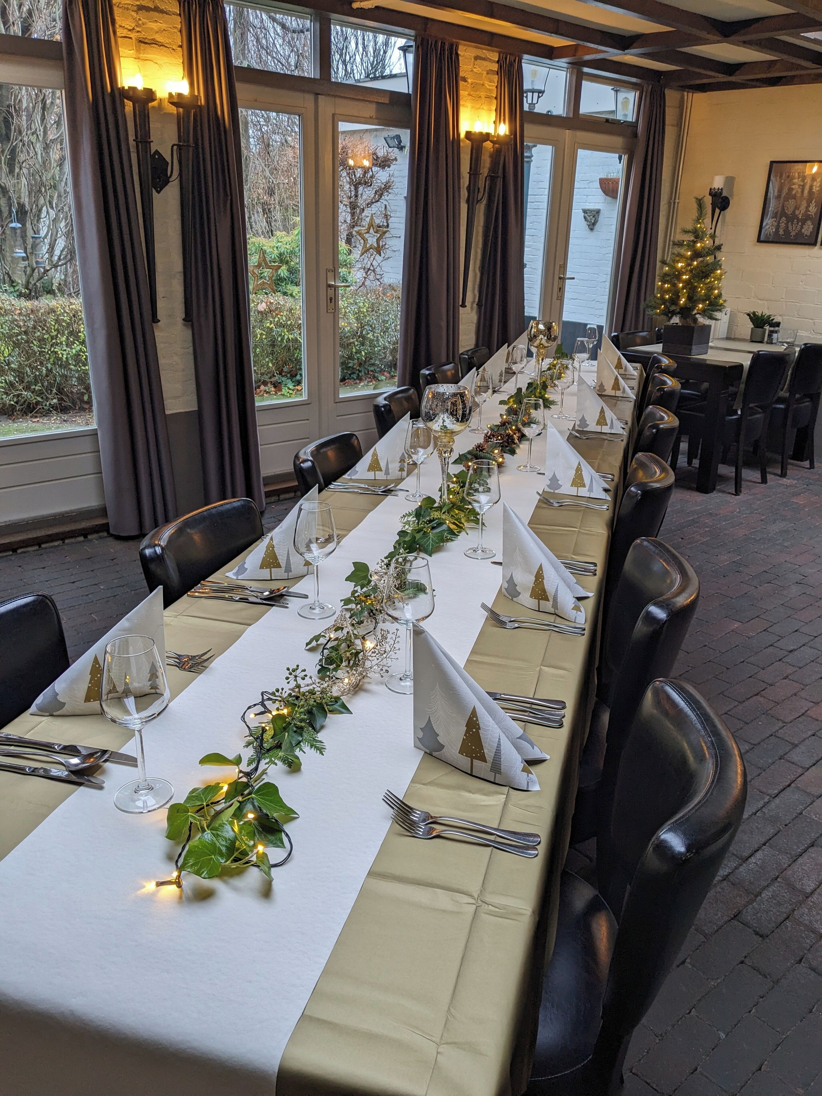 breakfast, lunch, dinner served; garden views