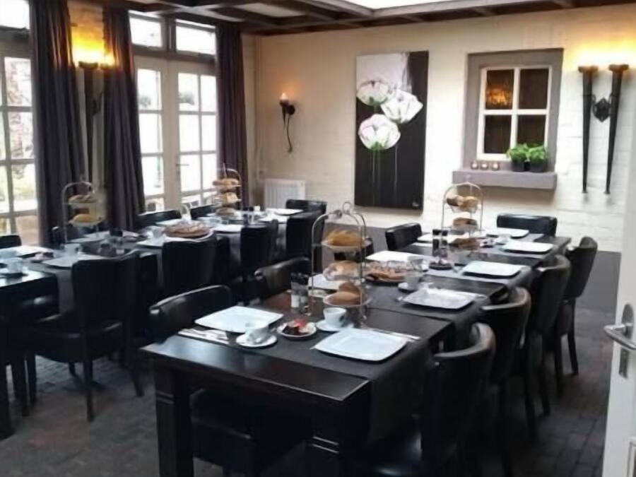 Frühstück, Mittagessen, Abendessen, Blick auf den Garten