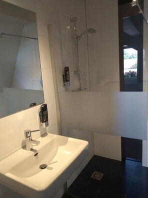 Shower, free toiletries, hair dryer, towels