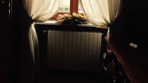 Unclassified image, 2 of 64, button - Albergo San Lorenzo (Alba)