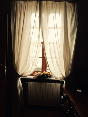 Double Room Single Use | Premium bedding, iron/ironing board, cribs/infant beds, rollaway beds