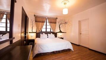 Camas con pillow-top, caja de seguridad en la habitación y ropa de cama