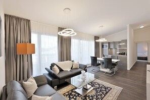 Penthouse 68m², 3 Rooms (2 Bedrooms) | Living area