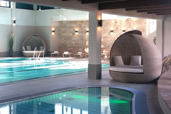 Exercise/lap pool