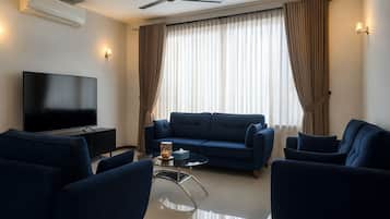 Deluxe-Suite | Wohnbereich | Plasmafernseher, Kamin, DVD-Player