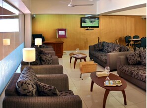 Lobby sitting area - Unique Towers Luxury Boutique Suites (Colombo)