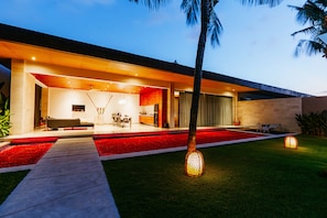 1 Bedroom Villa Honeymoon with thousand flowers