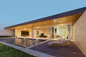 Premium bedding, minibar, in-room safe, desk - One Eleven Retreat (Seminyak)