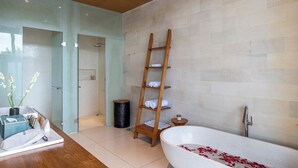 A modern bathroom with a freestanding bathtub, a wooden ladder, and a glass shower enclosure. - One Eleven Retreat (Keroboken Kelod)