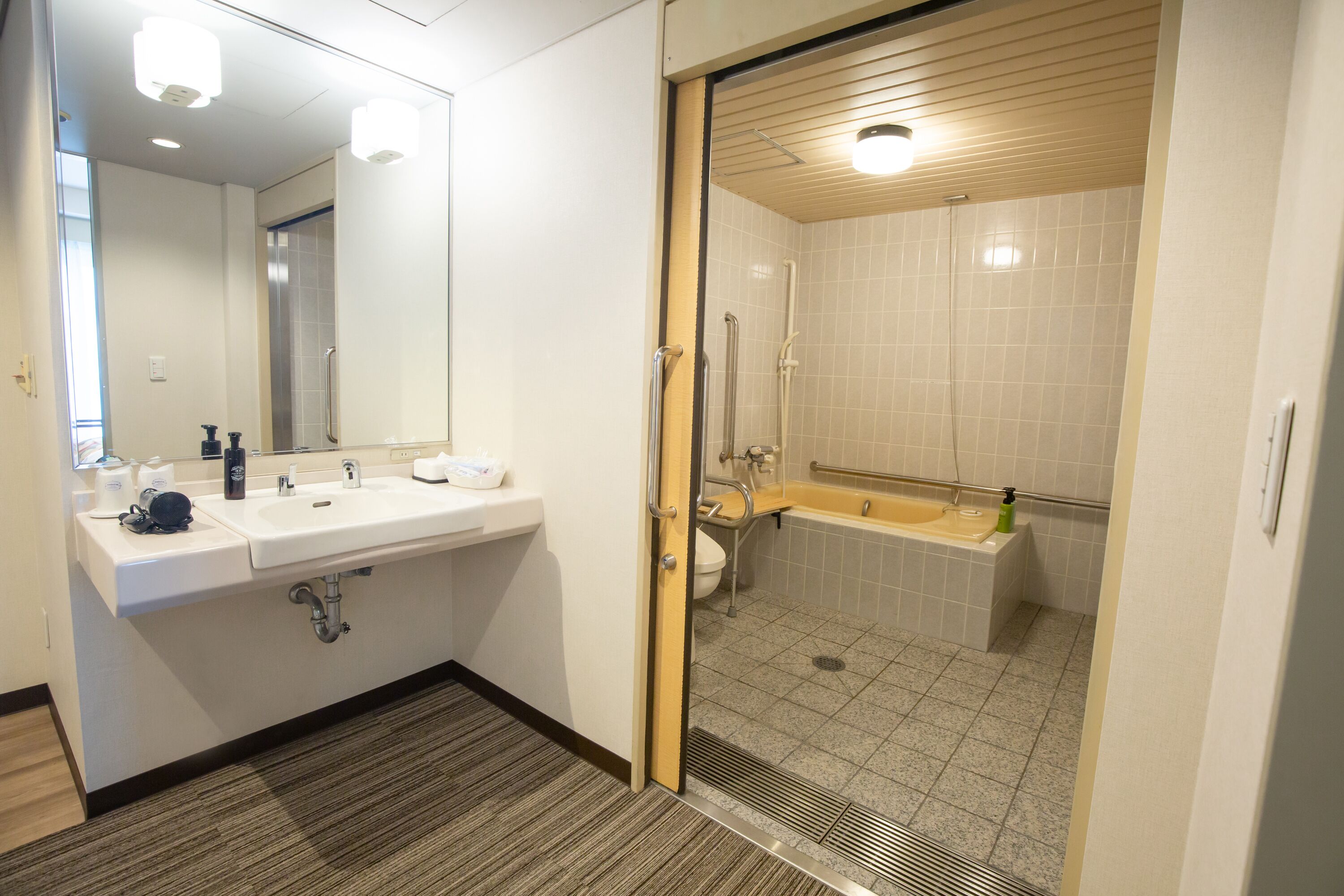 twin room, accessible | free wifi, bed sheets, wheelchair access