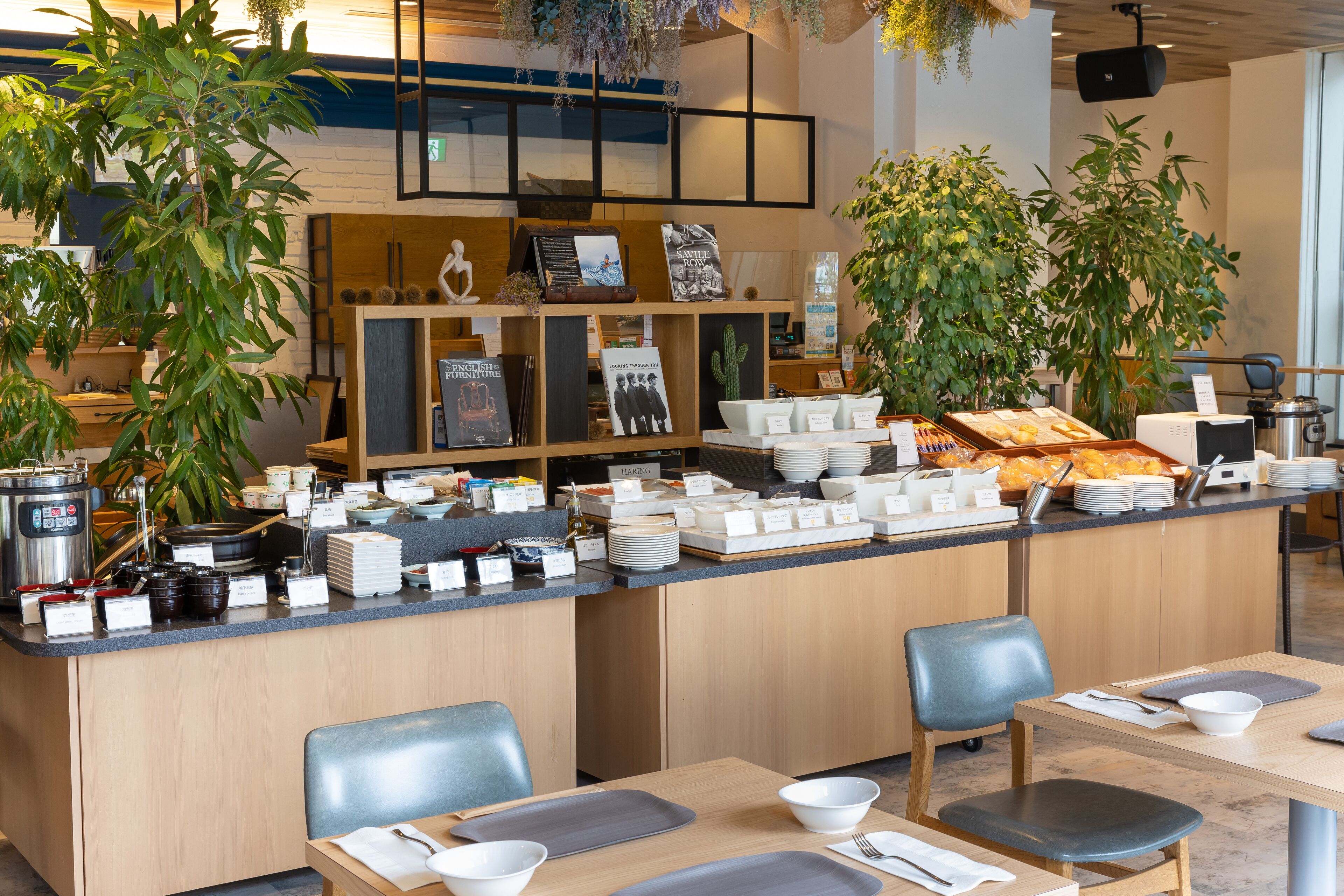 daily buffet breakfast (jpy 1700 per person)