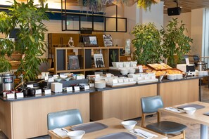 Daily buffet breakfast for a fee - KKR Hotel Hakata (Fukuoka)