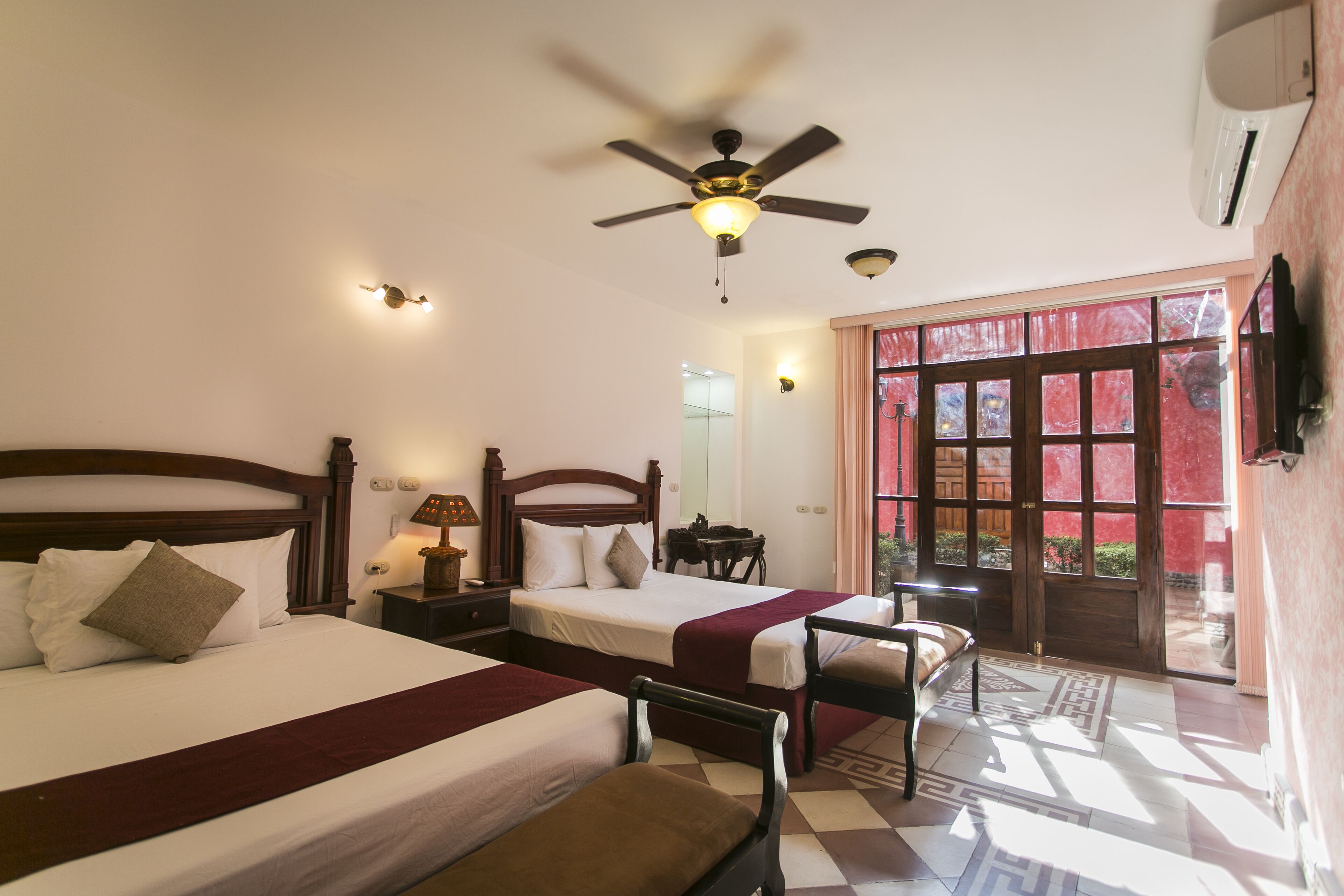 double room | 1 bedroom, minibar, in-room safe, desk