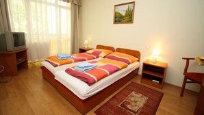 Habitación con 1 cama matrimonial o 2 individuales, balcón