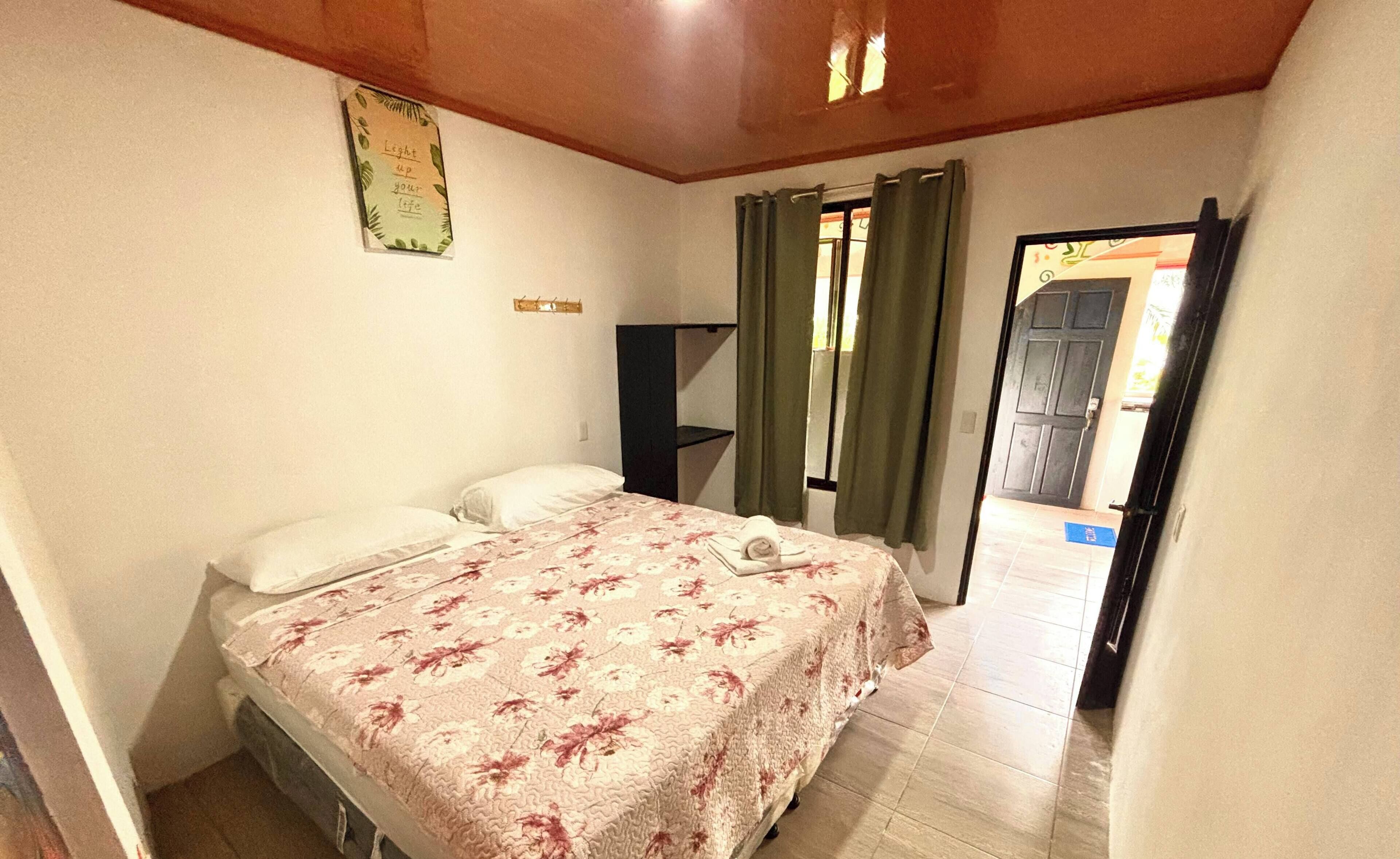 Basic Apartment, 2 Bedrooms, Kitchen, Beach View