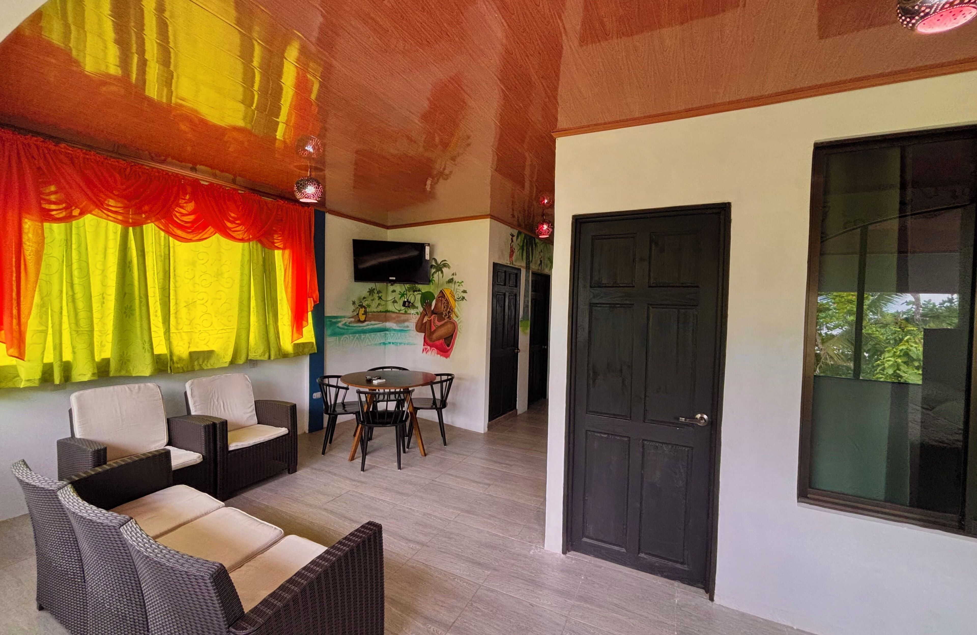 Comfort Studio, 2 Bedrooms, Air conditioning, Beach View | Living area