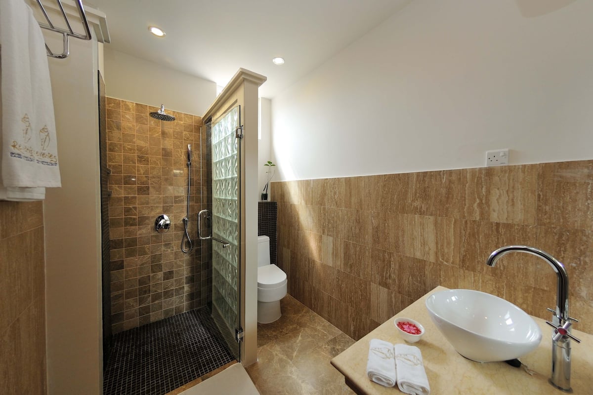 deluxe family room | bathroom | shower, rainfall showerhead, free toiletries, hair dryer