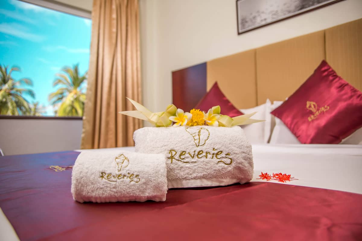 deluxe single/double room | hypo-allergenic bedding, minibar, in-room safe, individually furnished