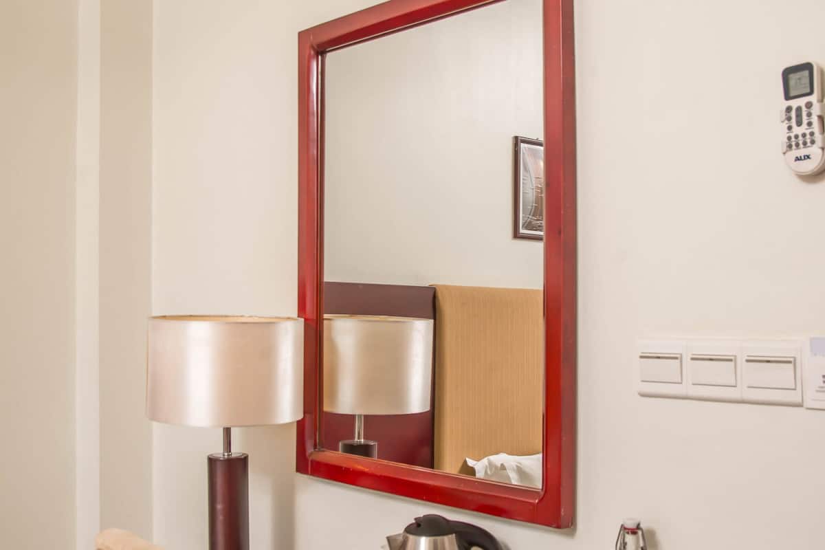 deluxe single/double room | hypo-allergenic bedding, minibar, in-room safe, individually furnished