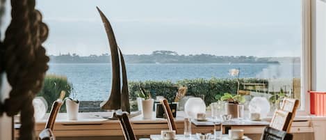 Daily buffet breakfast (EUR 13 per person)