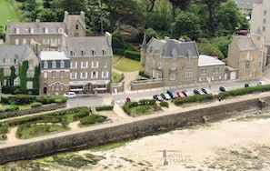Aerial view - Hôtel Aux Tamaris - Vue Mer (Roscoff)