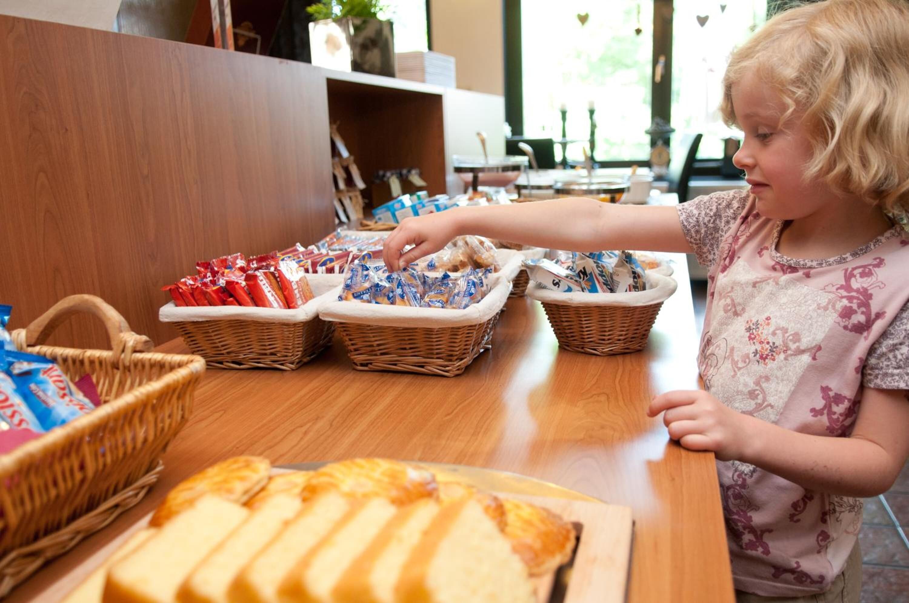 breakfast, lunch, dinner served; regional cuisine, garden views