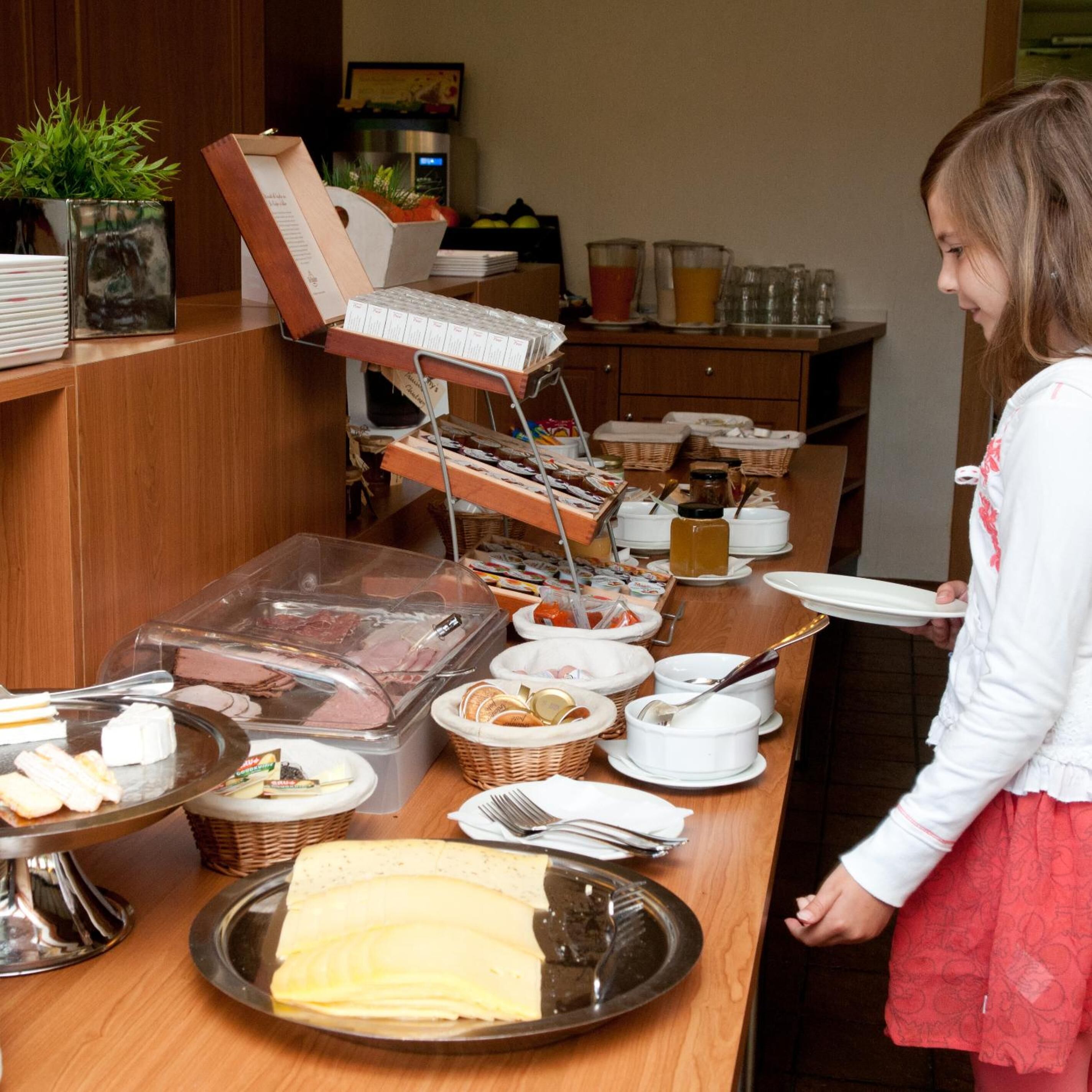 Serveert ontbijt, lunch, diner, regionale gerechten, tuinzicht 