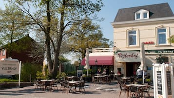 Breakfast, lunch, dinner served; Regional cuisine, garden views