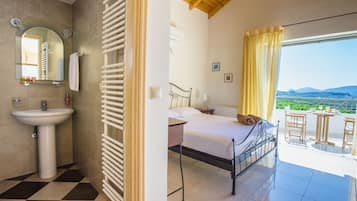 Studio tiện nghi đơn giản | Phòng tắm | Đồ dùng nhà tắm miễn phí, máy sấy tóc, khăn tắm