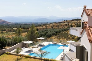 Seasonal outdoor pool, open 9:00 AM to 9:00 PM, pool umbrellas - Anassia Villas (Nafplio)
