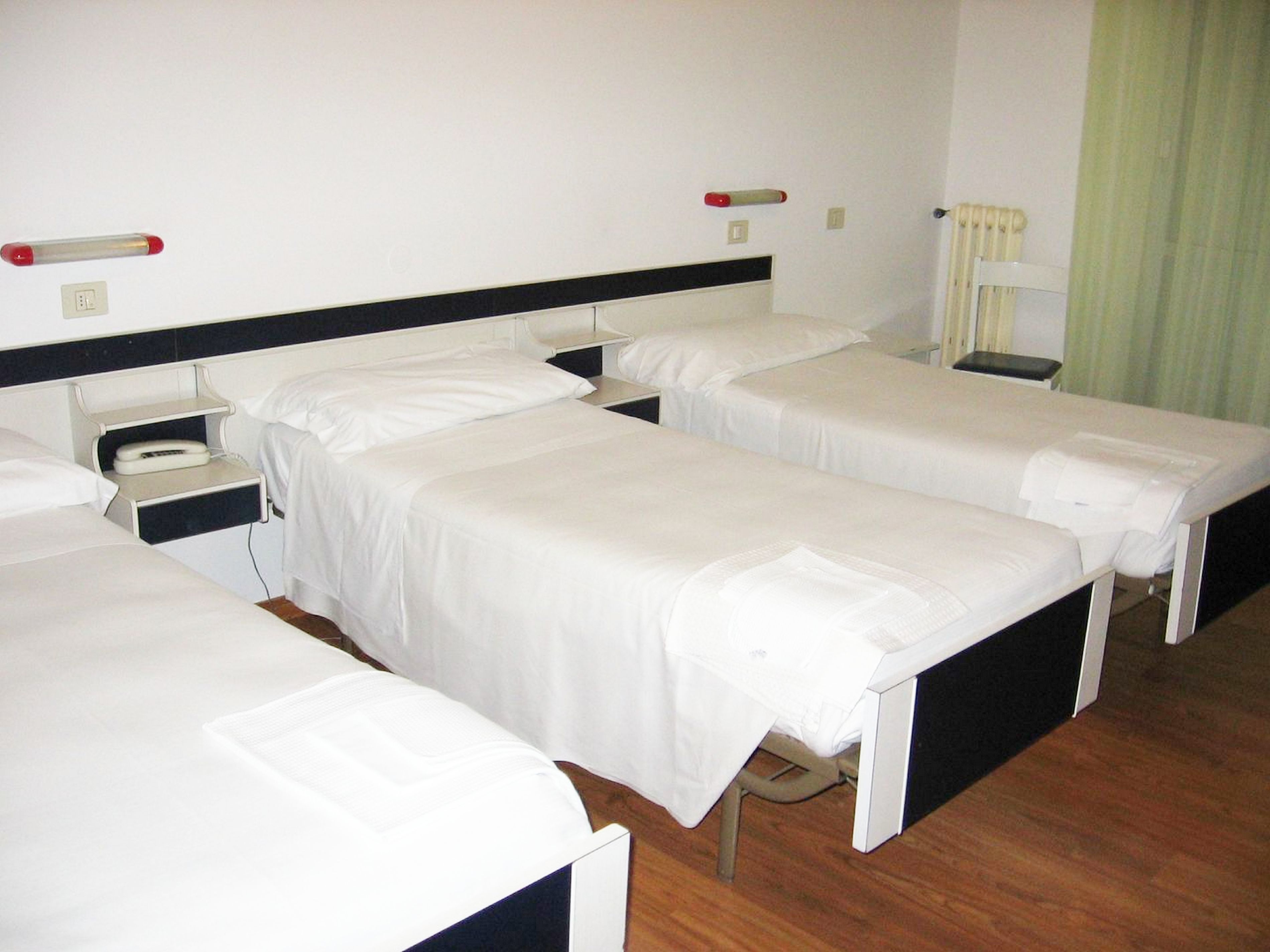 triple room | in-room safe, desk, cots/infant beds, free wifi