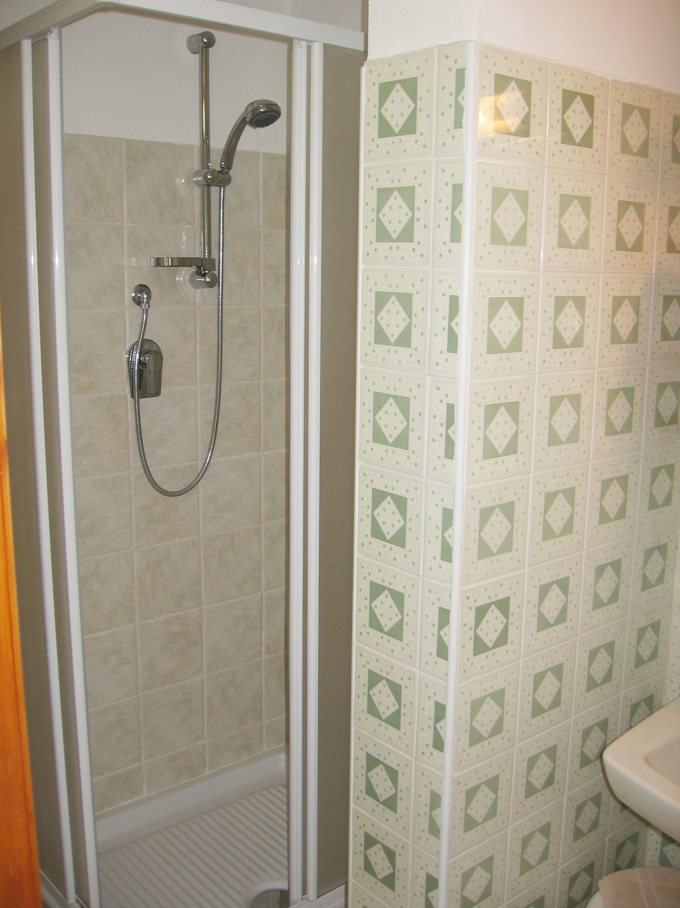 quadruple room | bathroom | shower, free toiletries, hair dryer, bidet