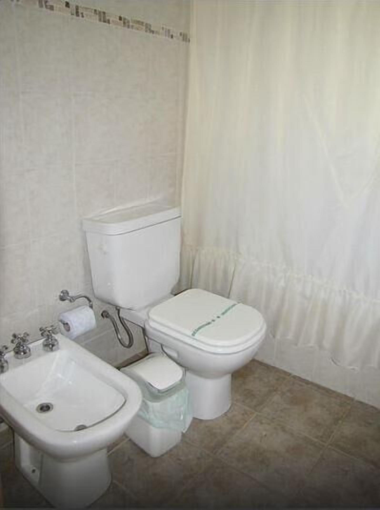 bathroom | combined shower/bathtub, deep-soaking bathtub, rainfall showerhead