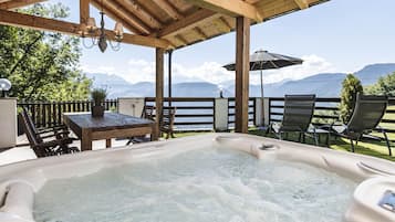 Chalet Deluxe, 1 camera da letto, idromassaggio, vista montagna | Vasca idromassaggio privata