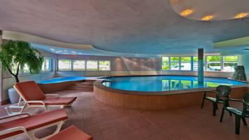 Indoor pool, pool loungers